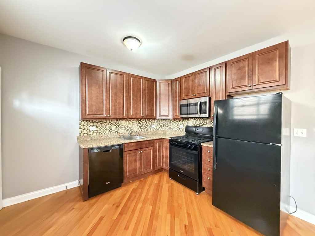 1642 W Pratt Blvd #3D - Photo 3 of 21