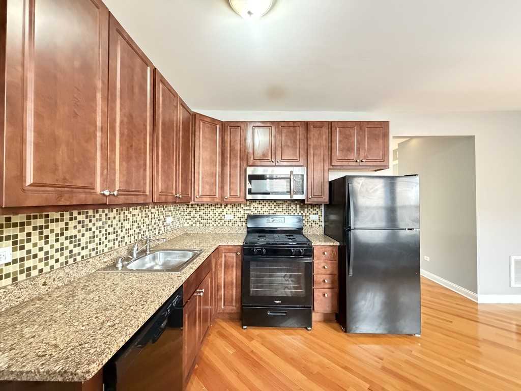 1642 W Pratt Blvd #3D - Photo 4 of 21