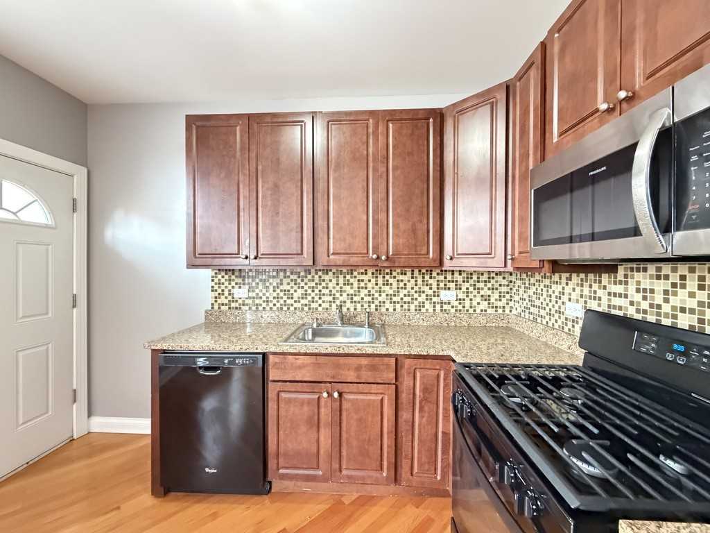 1642 W Pratt Blvd #3D - Photo 5 of 21