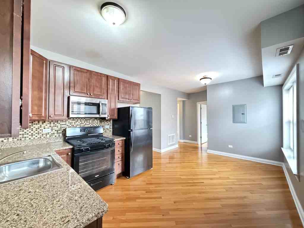 1642 W Pratt Blvd #3D - Photo 6 of 21