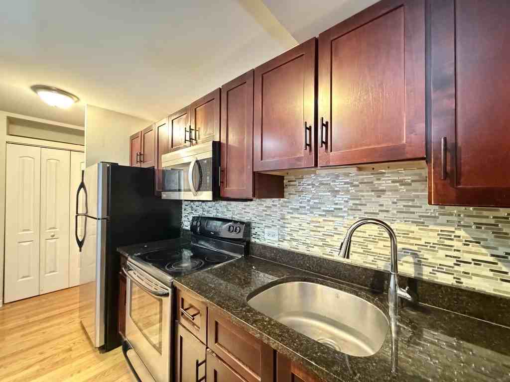 4180 N Marine Dr #212 - Photo 6 of 21