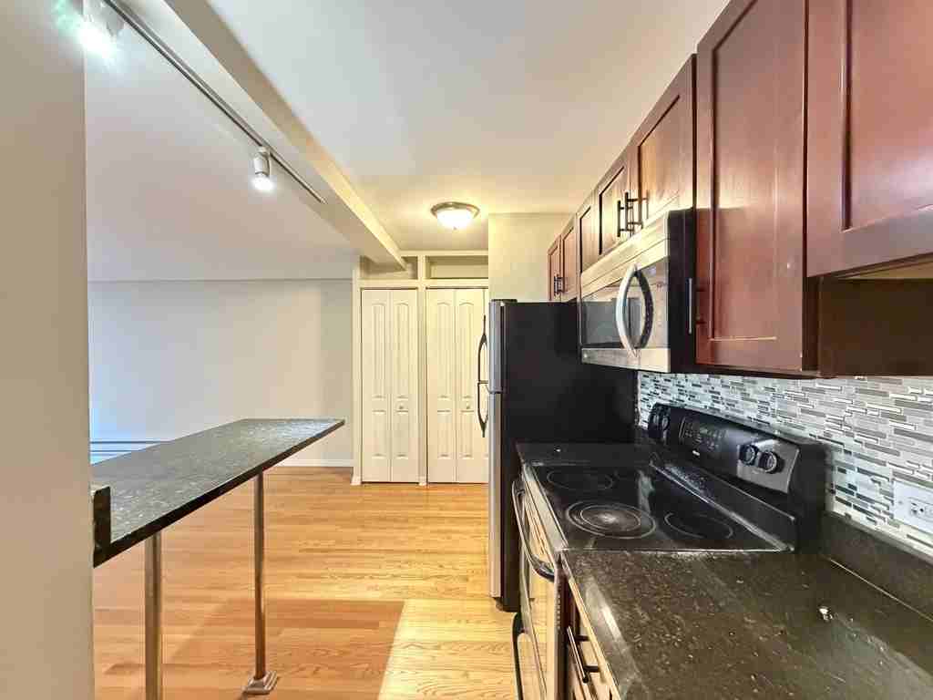 4180 N Marine Dr #212 - Photo 7 of 21