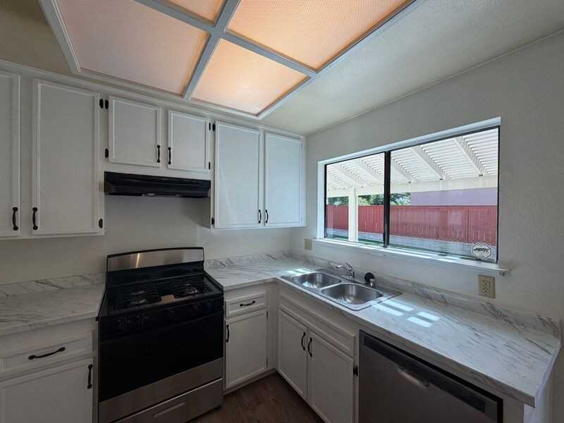 720 Valley Crest Dr - Photo 4 of 27