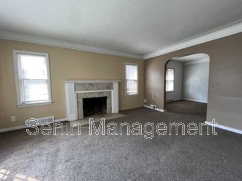 5051 Berkshire St - Photo 3 of 12