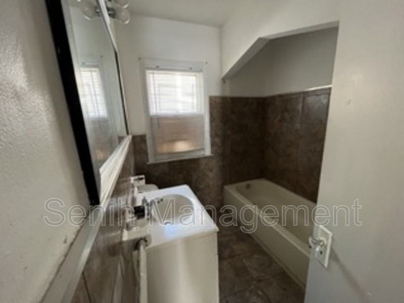 5051 Berkshire St - Photo 4 of 12