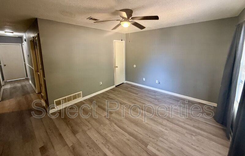 3505 Fairview Dr - Photo 3 of 11