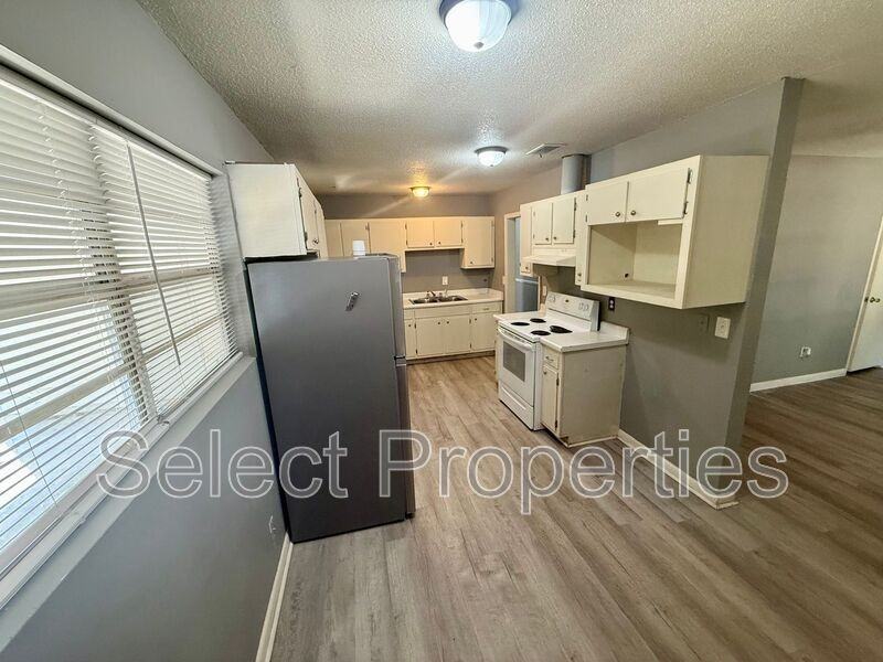 3505 Fairview Dr - Photo 4 of 11