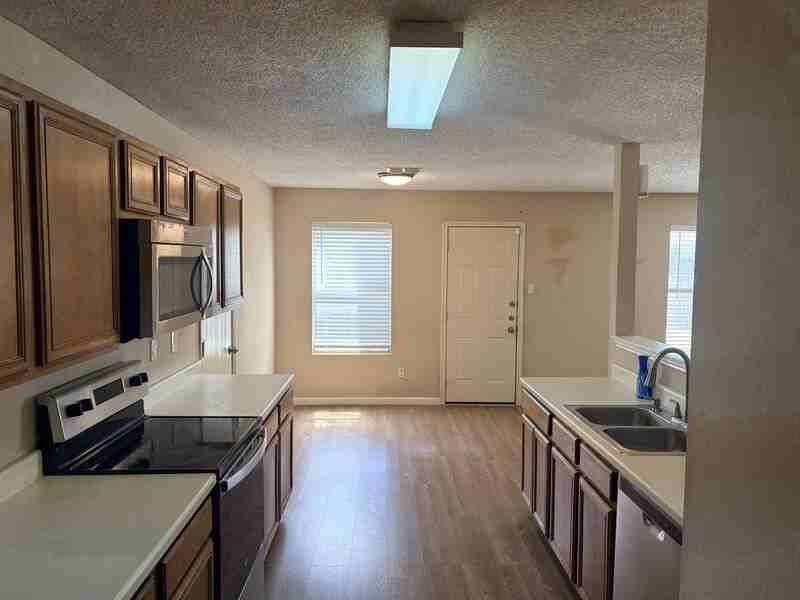 1525 Melrose Ln - Photo 3 of 24