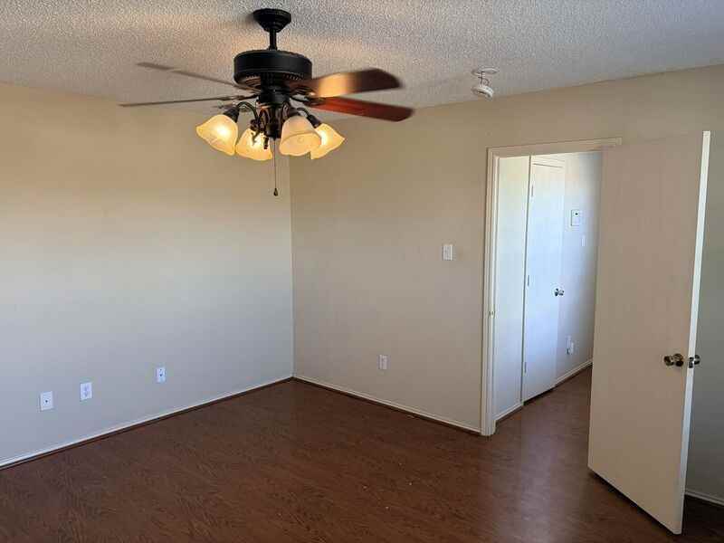 1525 Melrose Ln - Photo 7 of 24