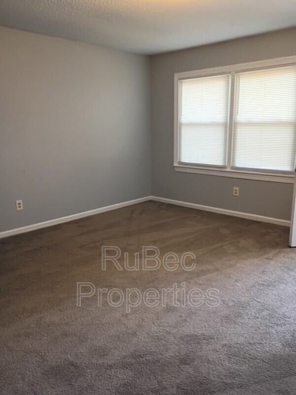 476 S King St - Photo 5 of 10