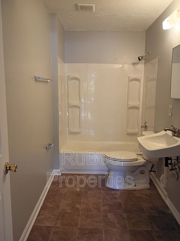 476 S King St - Photo 6 of 10