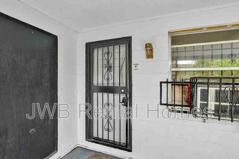 1823 Francis St #1 - Photo 2 of 14