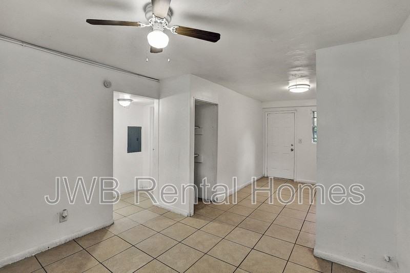 1823 Francis St #1 - Photo 6 of 14