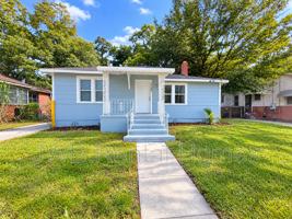 featured image of 1127 W 12th St