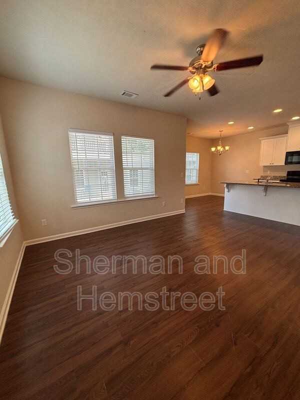 905 Joiner Cir #905 - Photo 2 of 11