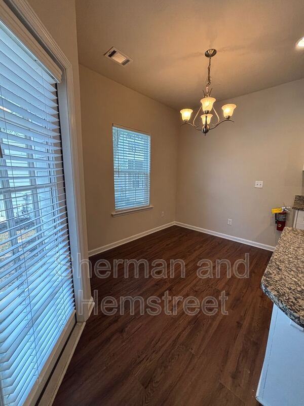 905 Joiner Cir #905 - Photo 3 of 11