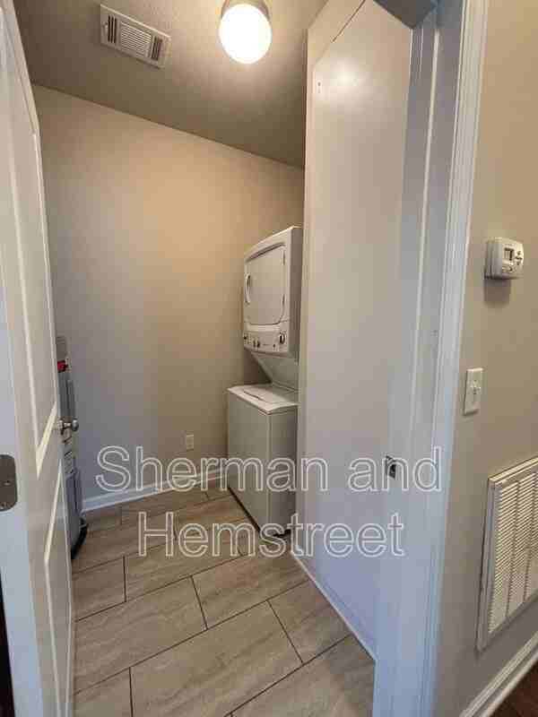 905 Joiner Cir #905 - Photo 7 of 11