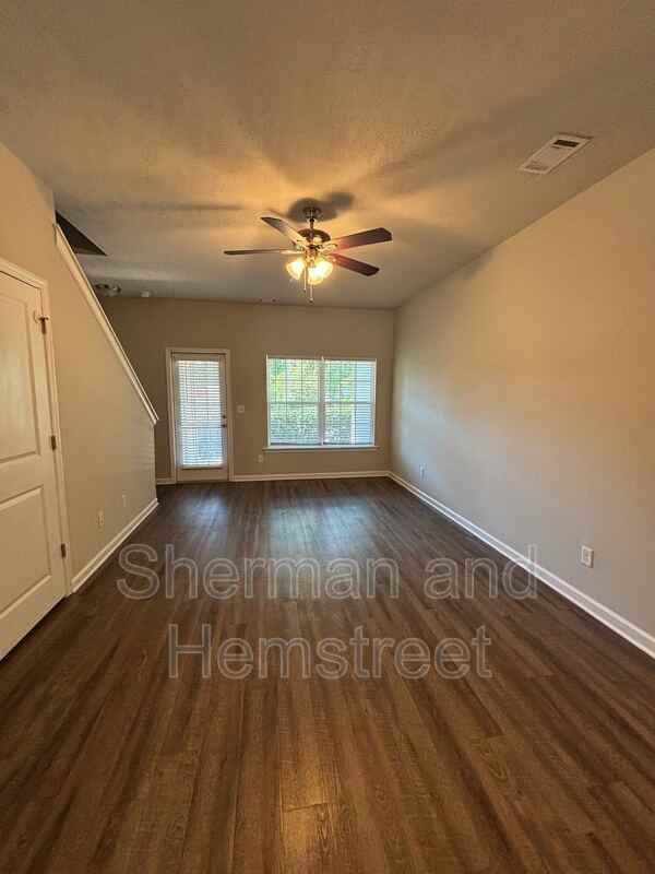713 Tarvin Cir #713 - Photo 4 of 20