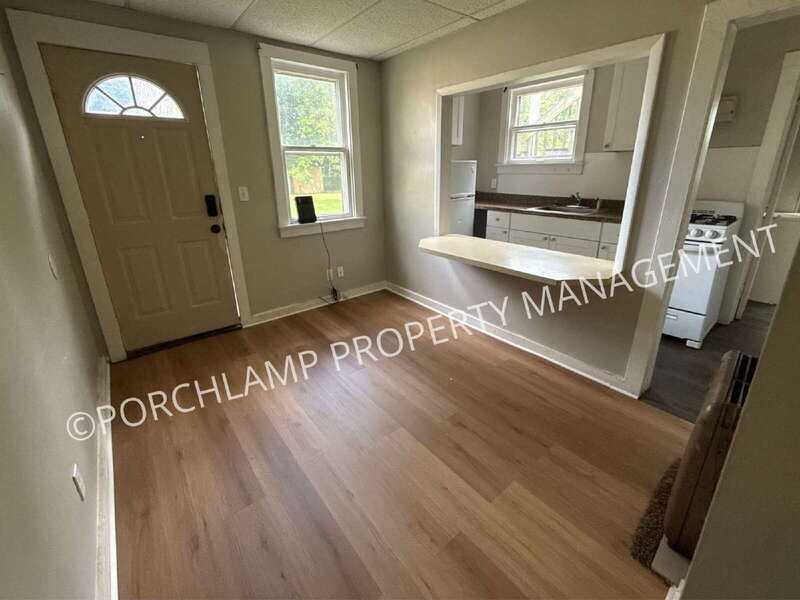 1848 Franklin St #2 - Photo 3 of 11