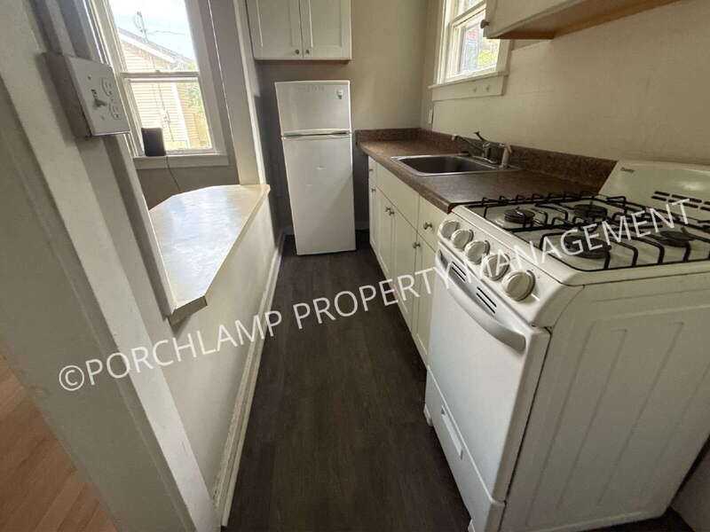 1848 Franklin St #2 - Photo 6 of 11
