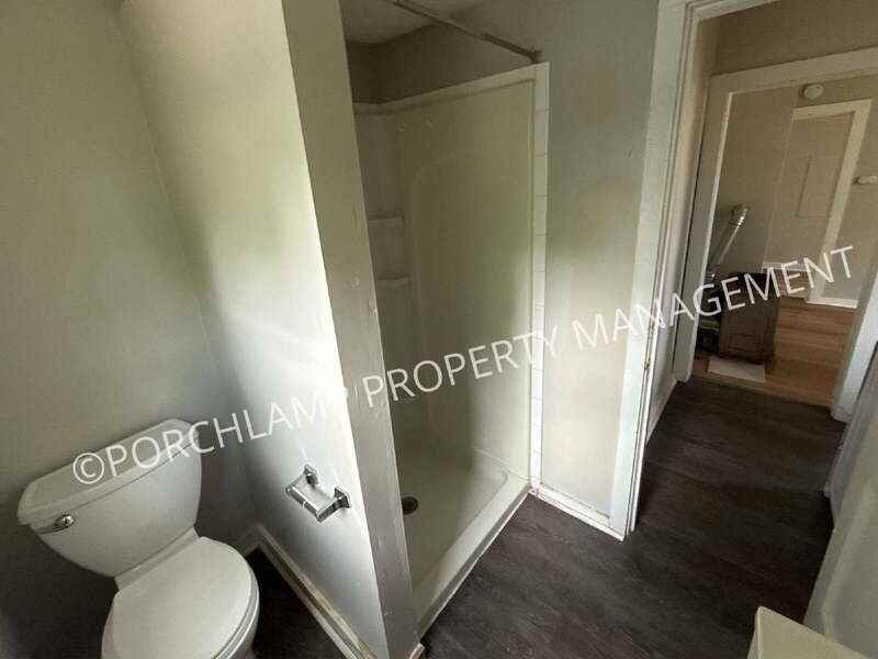 1848 Franklin St #2 - Photo 7 of 11