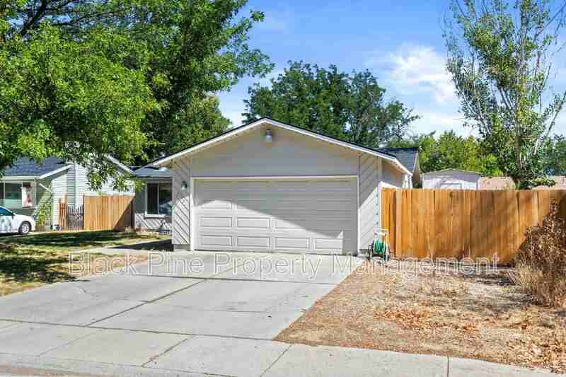 2182 N Constantine Ave - Photo 4 of 31