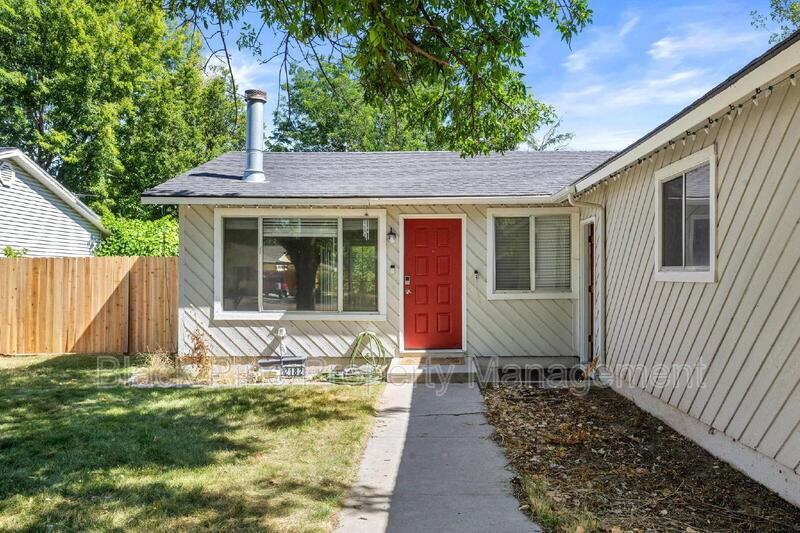 2182 N Constantine Ave - Photo 5 of 31