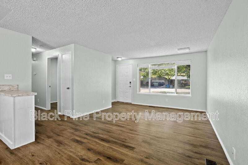 2182 N Constantine Ave - Photo 6 of 31