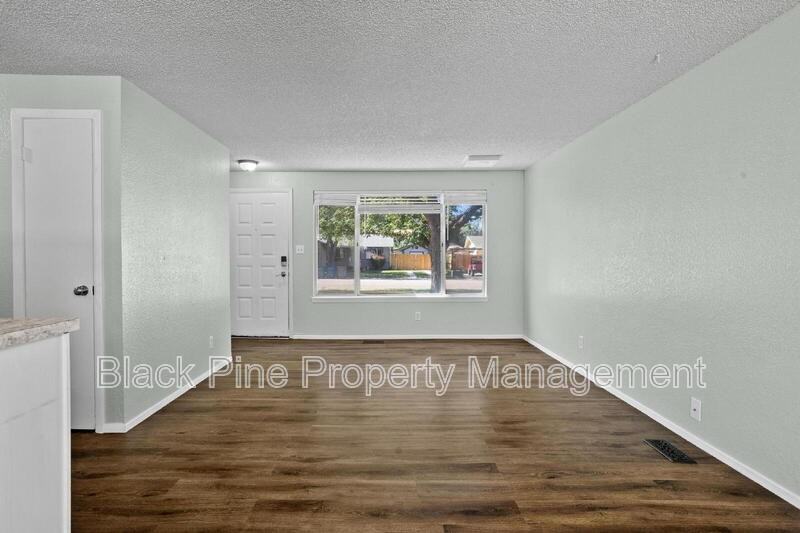 2182 N Constantine Ave - Photo 7 of 31