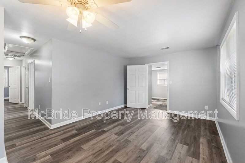 902 Alfred St Ne - Photo 3 of 23