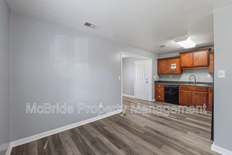 902 Alfred St Ne - Photo 5 of 23