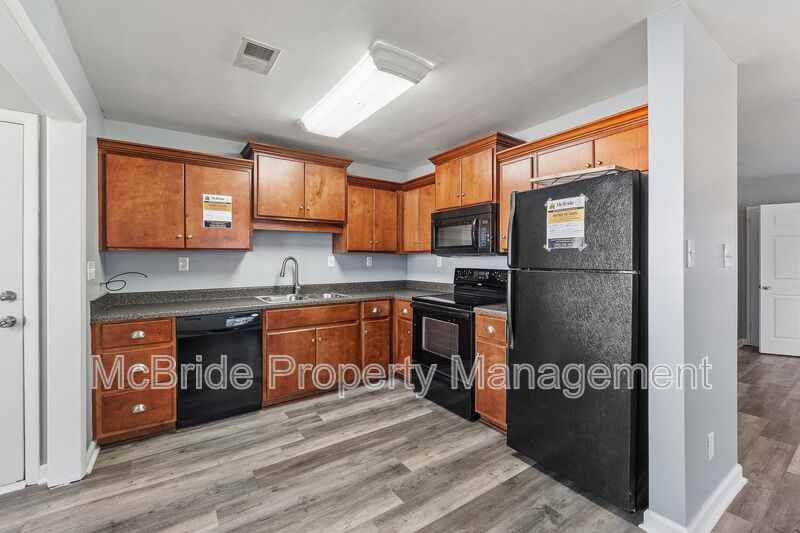902 Alfred St Ne - Photo 6 of 23