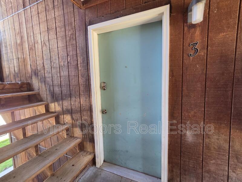 2433 E St - Photo 3 of 9