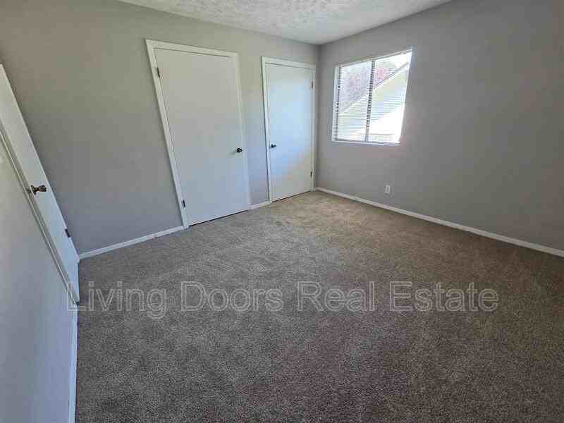 2433 E St - Photo 6 of 9