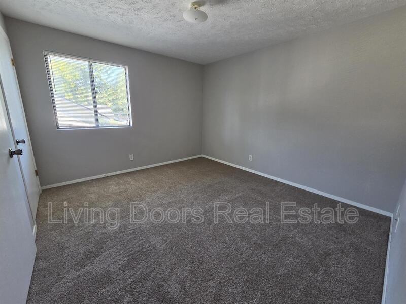 2433 E St - Photo 7 of 9