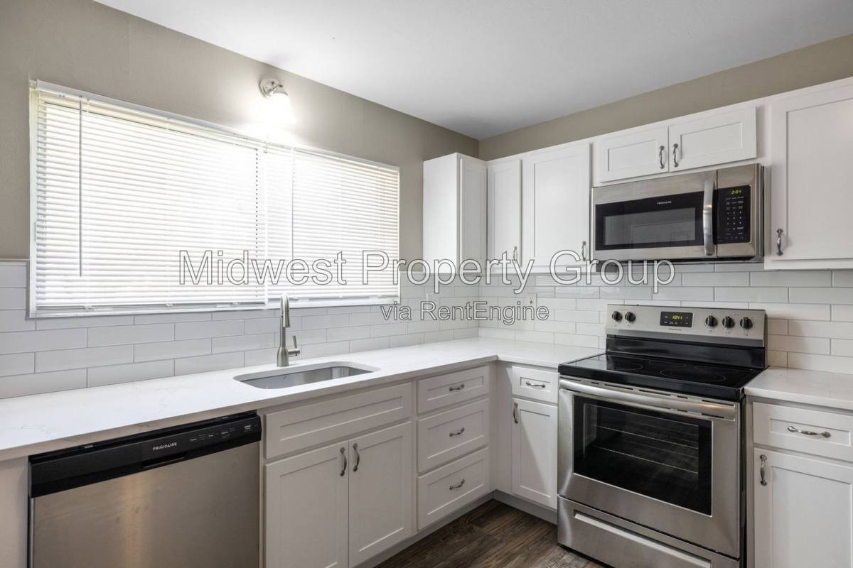 1385 Saint Marie St - Photo 3 of 19