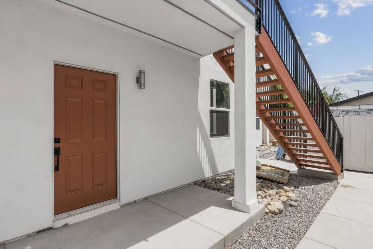 3516 Oak Glen Ln - Photo 2 of 10