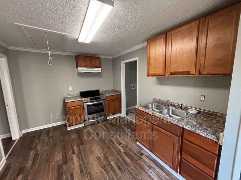 3402 8th Ave Sw #B - Photo 3 of 14