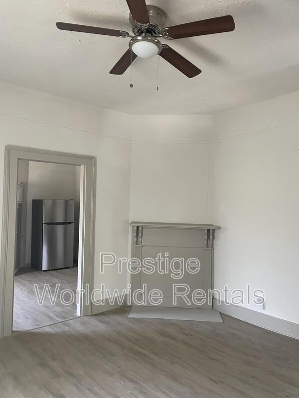 2733 Waverly Ave - Photo 2 of 8