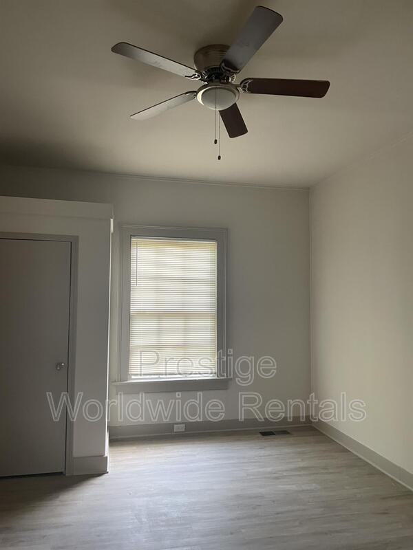 2733 Waverly Ave - Photo 3 of 8
