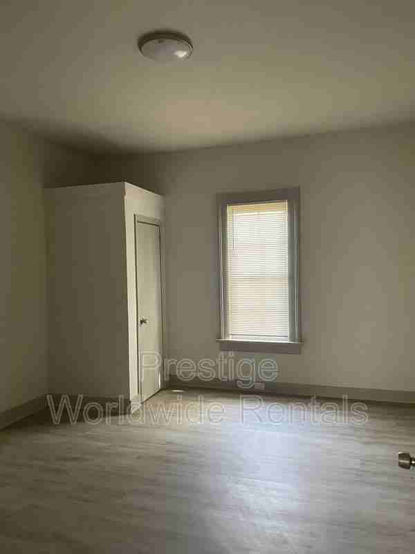 2733 Waverly Ave - Photo 4 of 8