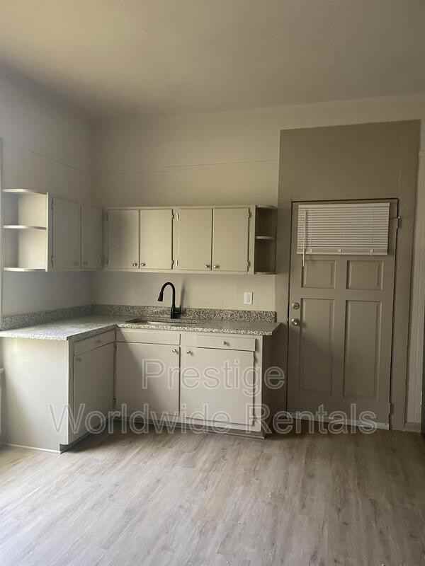 2733 Waverly Ave - Photo 5 of 8