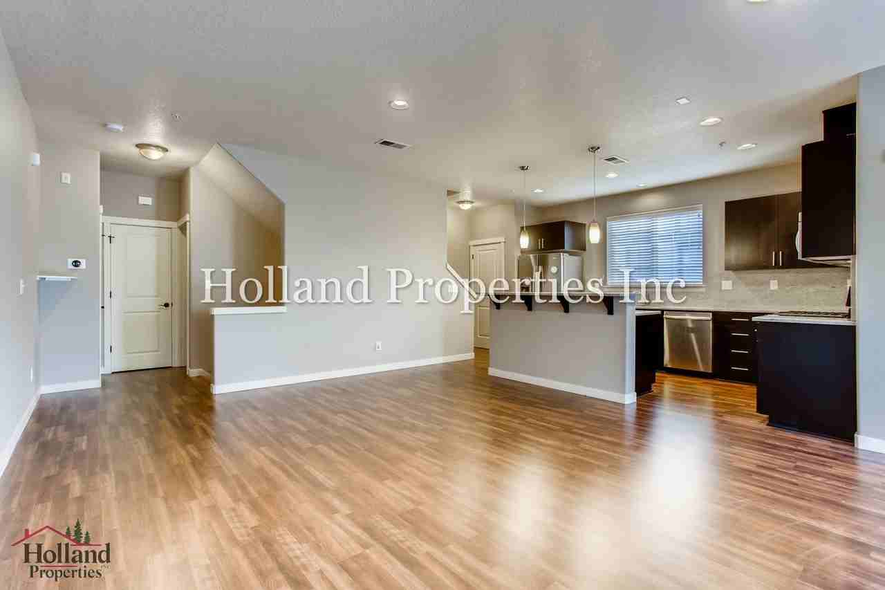 7903 Ne Rockne Way - Photo 6 of 31