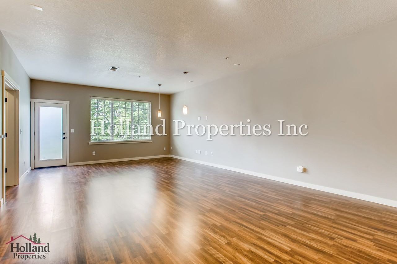 7903 Ne Rockne Way - Photo 7 of 31