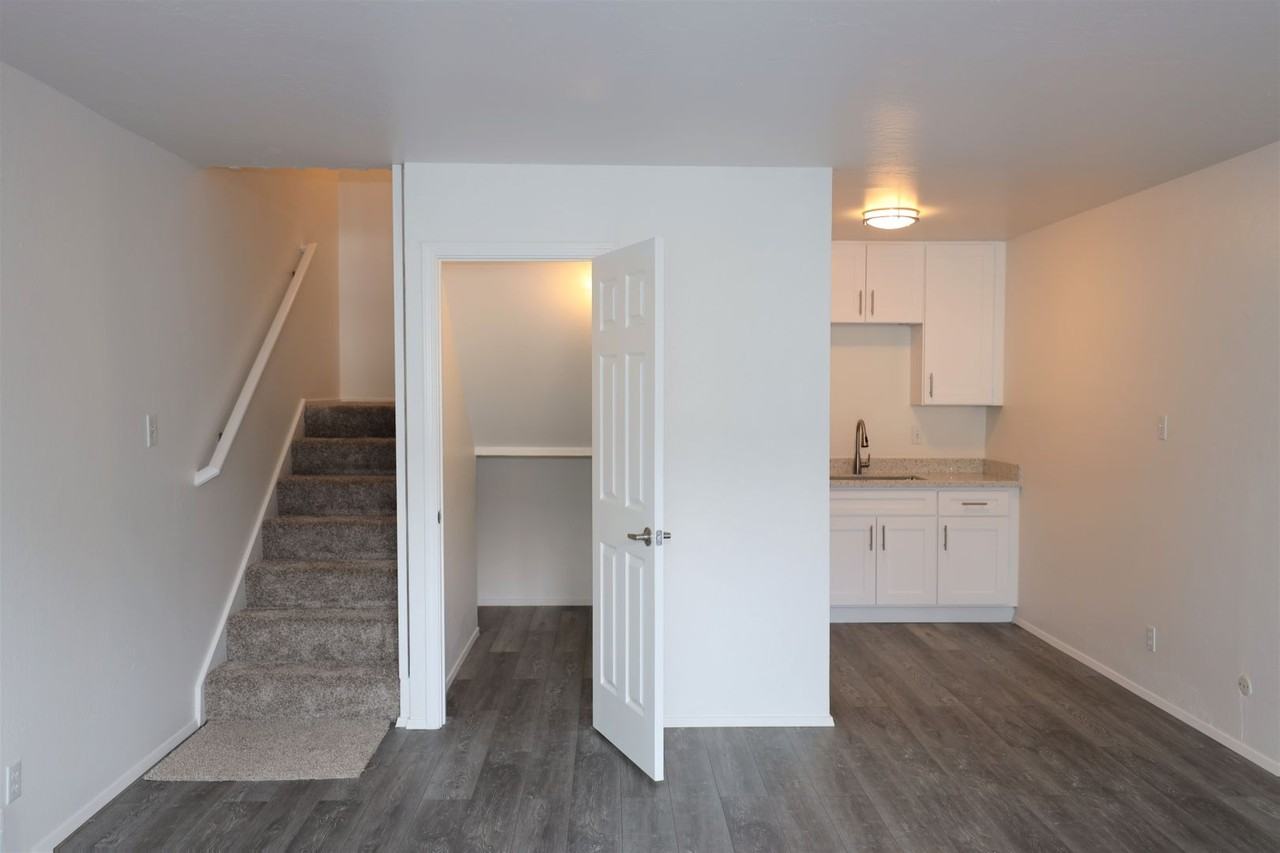 1587 Oxford St #6 - Photo 3 of 10