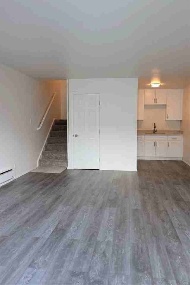 1587 Oxford St #6 - Photo 4 of 10