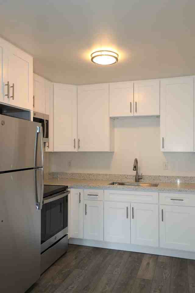 1587 Oxford St #6 - Photo 6 of 10