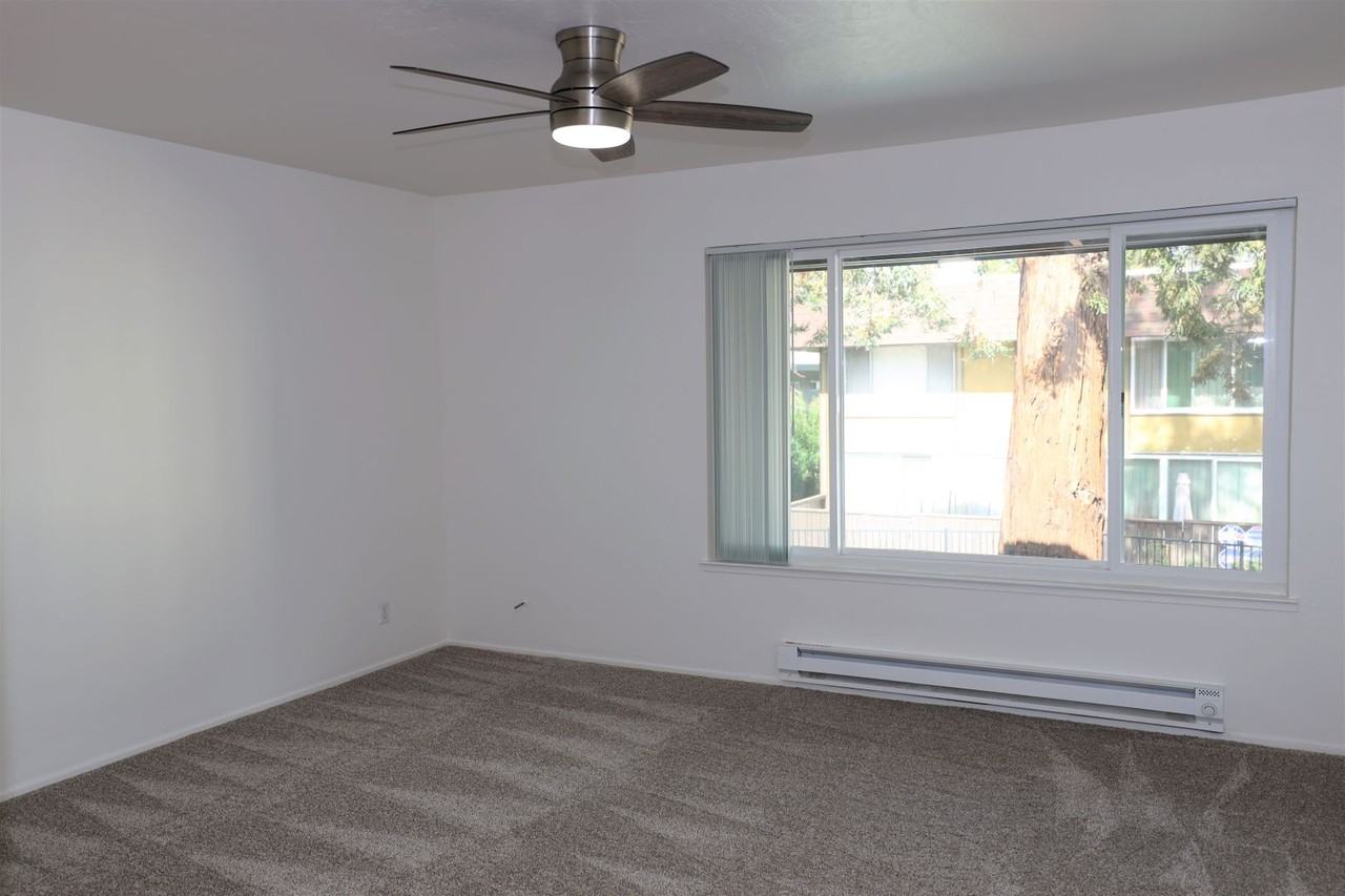 1587 Oxford St #6 - Photo 7 of 10