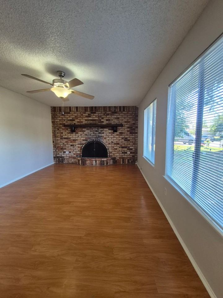 7520 Blackthorne Way - Photo 3 of 14