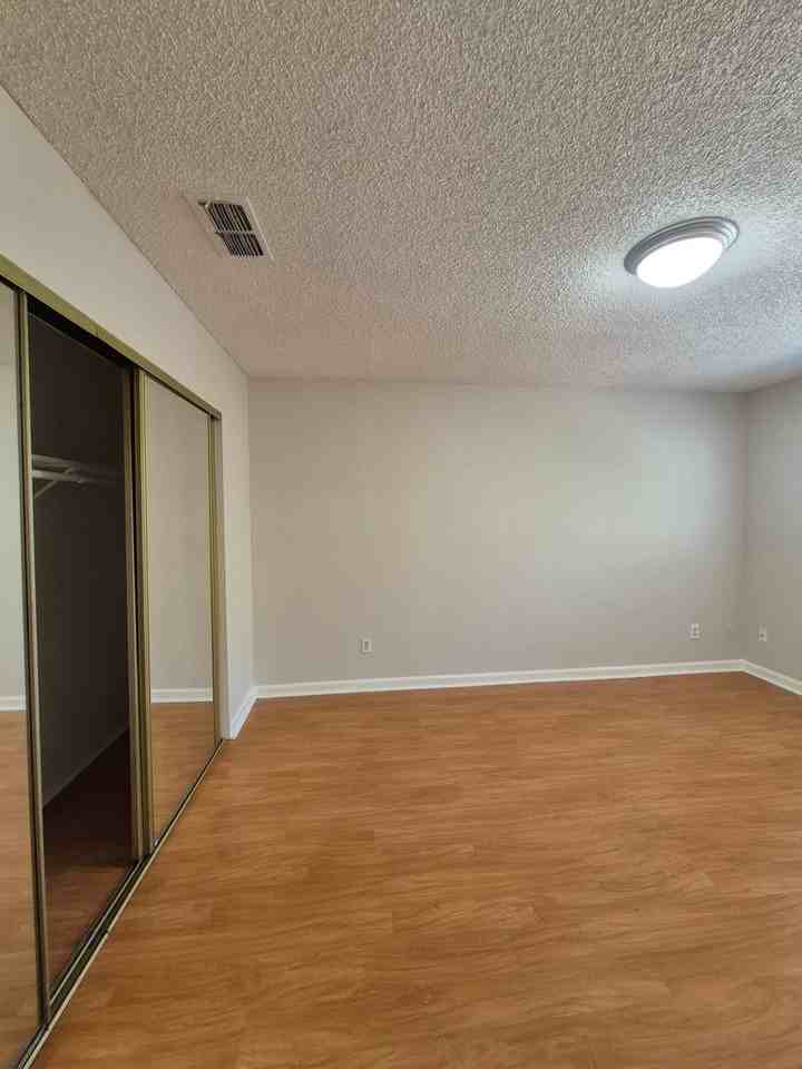7520 Blackthorne Way - Photo 5 of 14